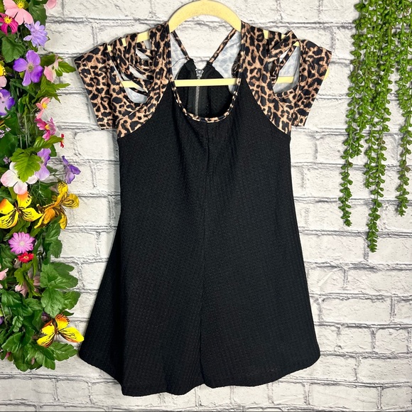 ||🌼3/$30🌼NWOT Black Waffle Short Sleeve Top Size Small - Picture 1 of 16